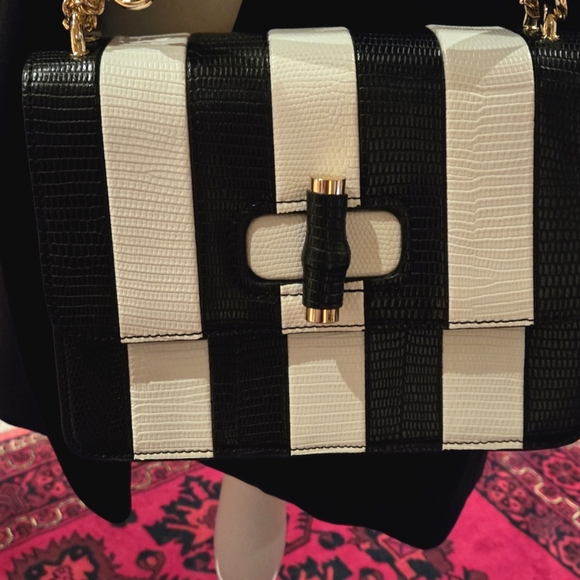 NWT Black and white shoulder bag - Picture 3 of 13